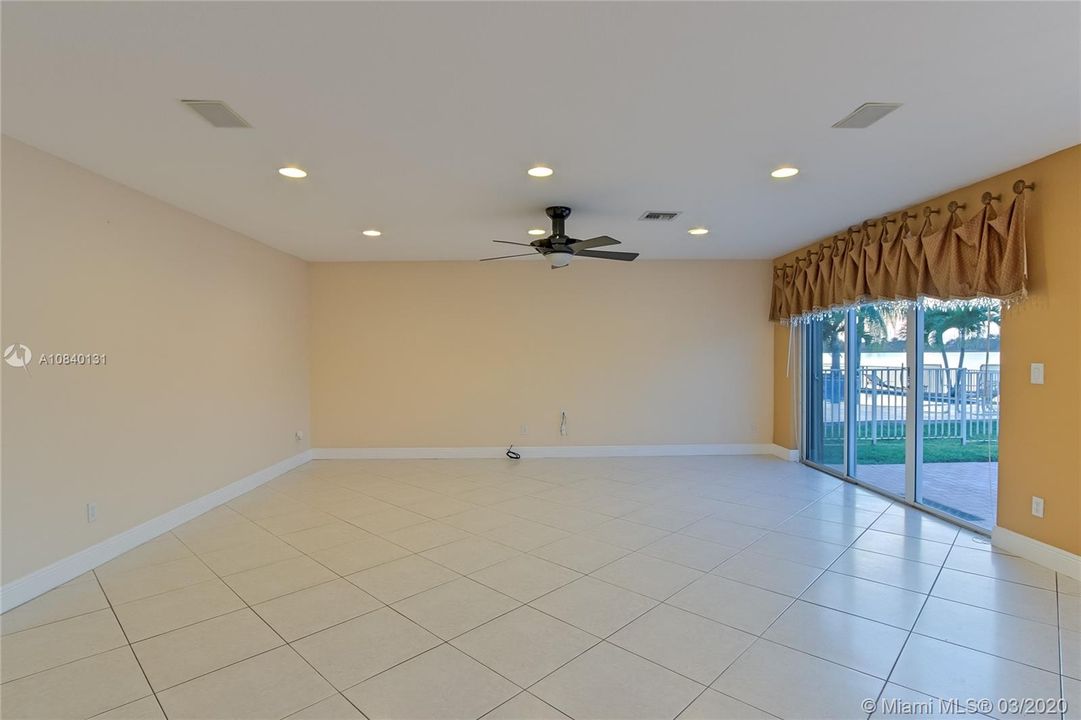 Recently Rented: $3,700 (5 beds, 3 baths, 3417 Square Feet)