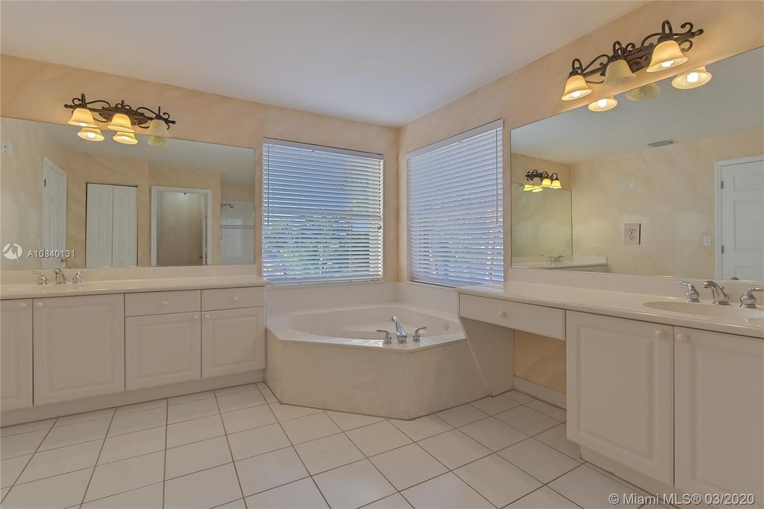 Recently Rented: $3,700 (5 beds, 3 baths, 3417 Square Feet)