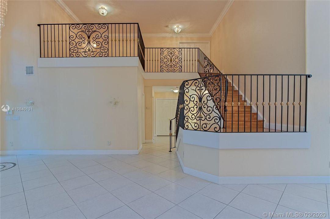 Recently Rented: $3,700 (5 beds, 3 baths, 3417 Square Feet)