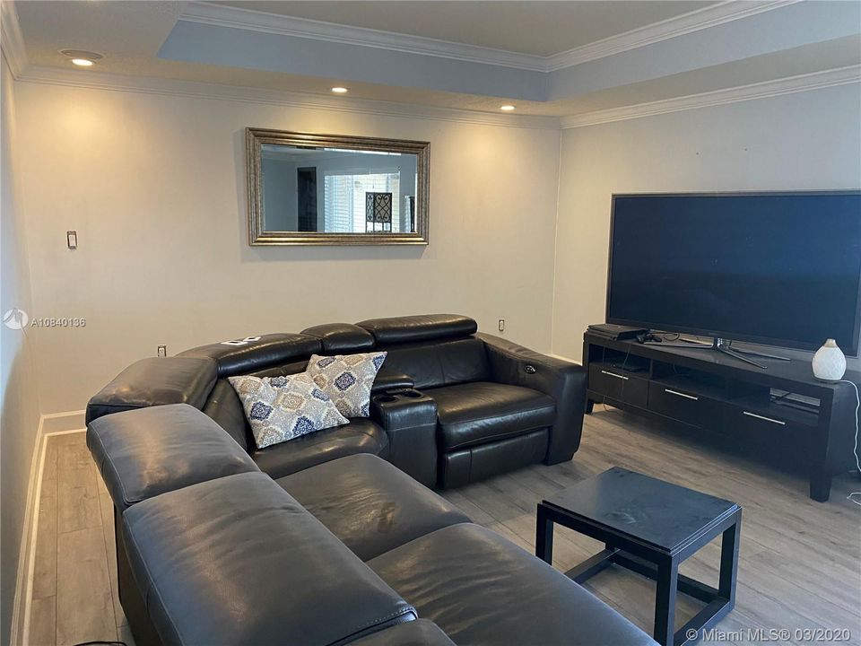 Vendido Recientemente: $439,000 (3 camas, 2 baños, 1598 Pies cuadrados)