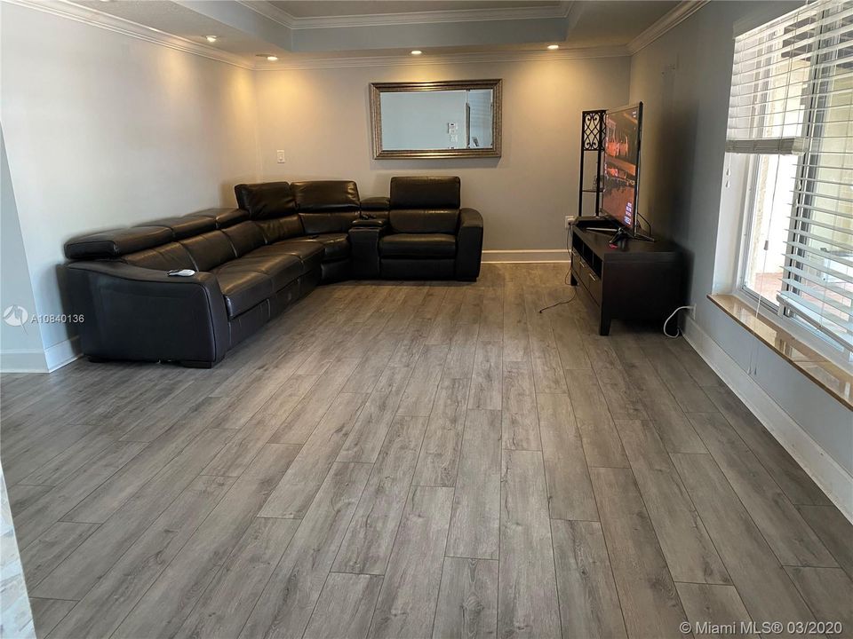 Vendido Recientemente: $439,000 (3 camas, 2 baños, 1598 Pies cuadrados)