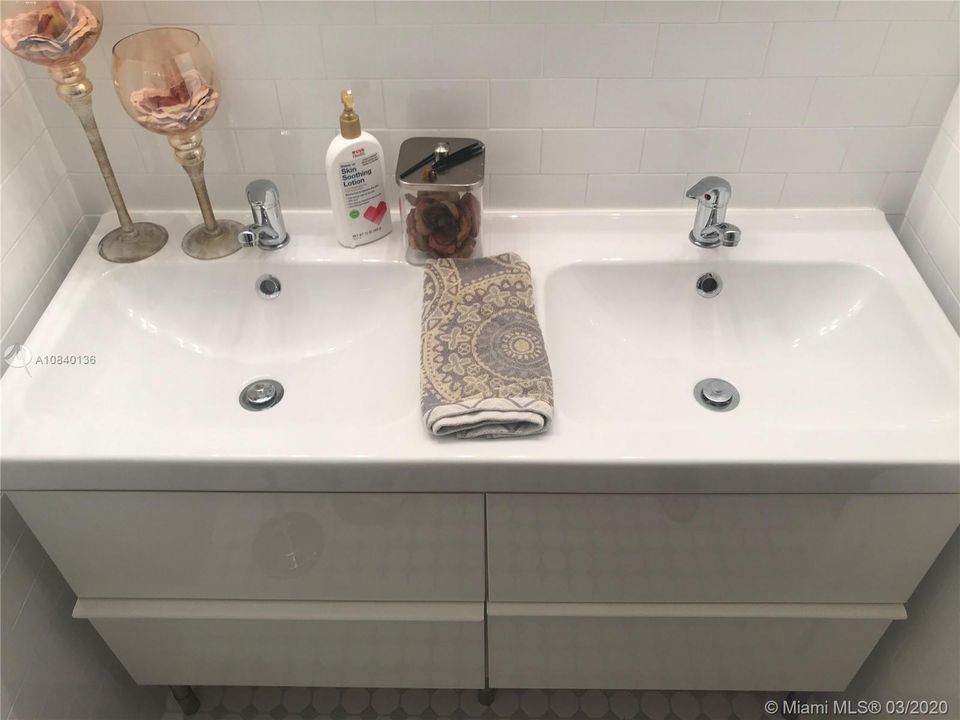 Vendido Recientemente: $439,000 (3 camas, 2 baños, 1598 Pies cuadrados)