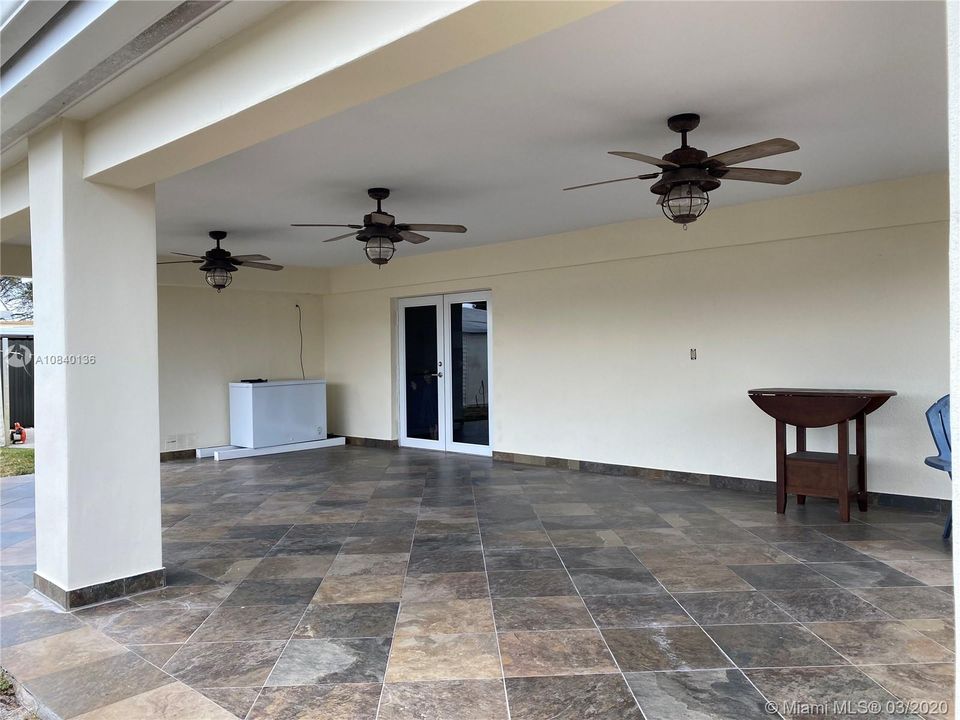 Vendido Recientemente: $439,000 (3 camas, 2 baños, 1598 Pies cuadrados)