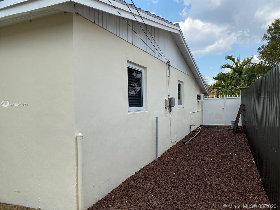 Vendido Recientemente: $439,000 (3 camas, 2 baños, 1598 Pies cuadrados)