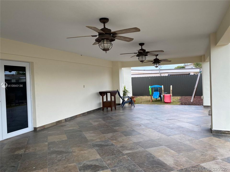 Vendido Recientemente: $439,000 (3 camas, 2 baños, 1598 Pies cuadrados)