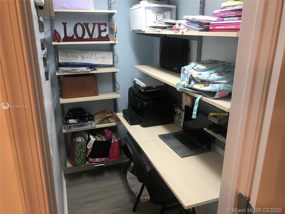 Vendido Recientemente: $439,000 (3 camas, 2 baños, 1598 Pies cuadrados)