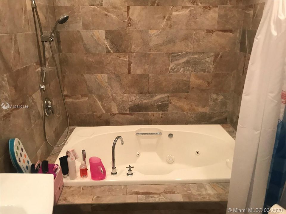 Vendido Recientemente: $439,000 (3 camas, 2 baños, 1598 Pies cuadrados)