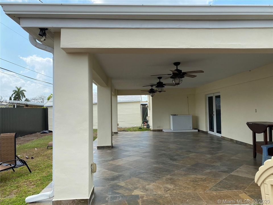 Vendido Recientemente: $439,000 (3 camas, 2 baños, 1598 Pies cuadrados)