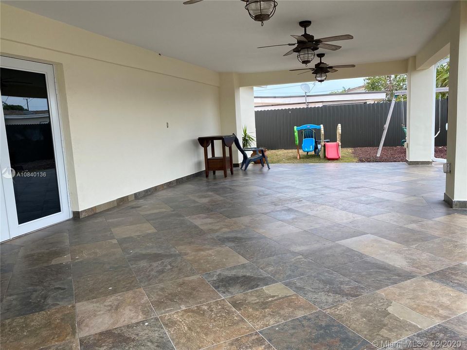 Vendido Recientemente: $439,000 (3 camas, 2 baños, 1598 Pies cuadrados)