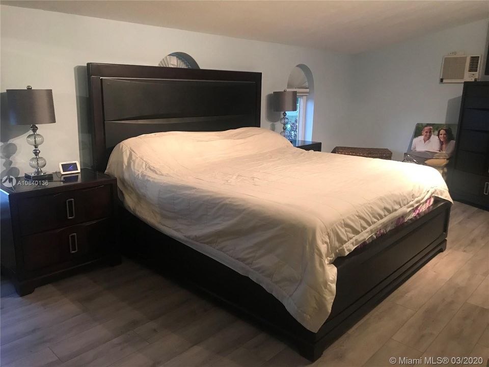 Vendido Recientemente: $439,000 (3 camas, 2 baños, 1598 Pies cuadrados)