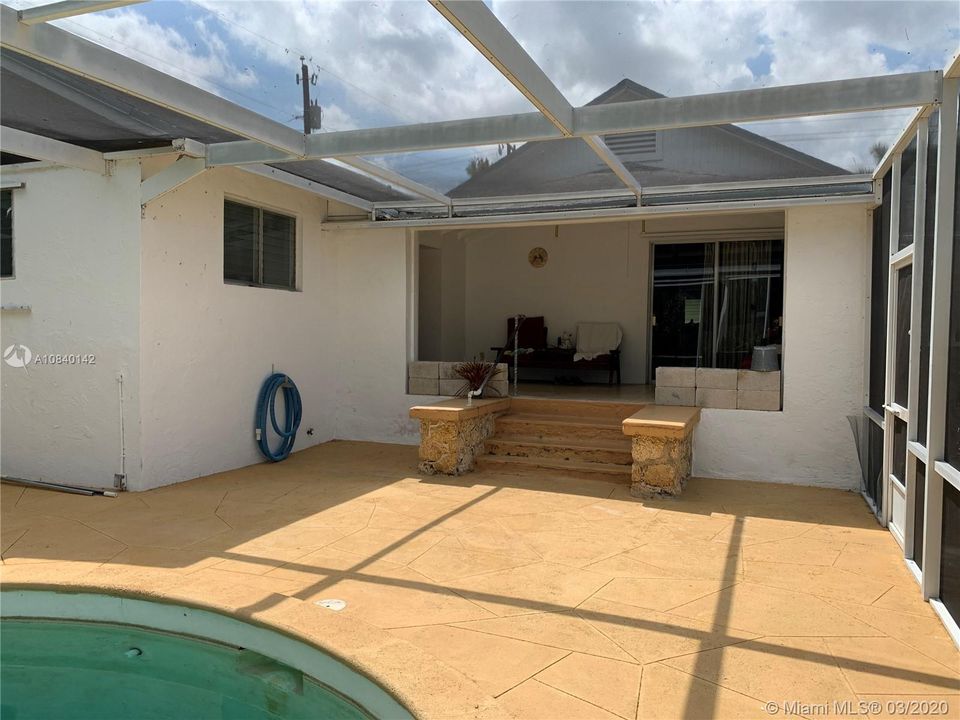 Vendido Recientemente: $349,000 (2 camas, 2 baños, 1403 Pies cuadrados)