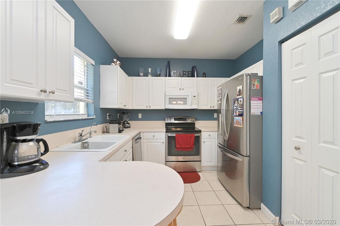 Recently Sold: $260,000 (3 beds, 2 baths, 1562 Square Feet)
