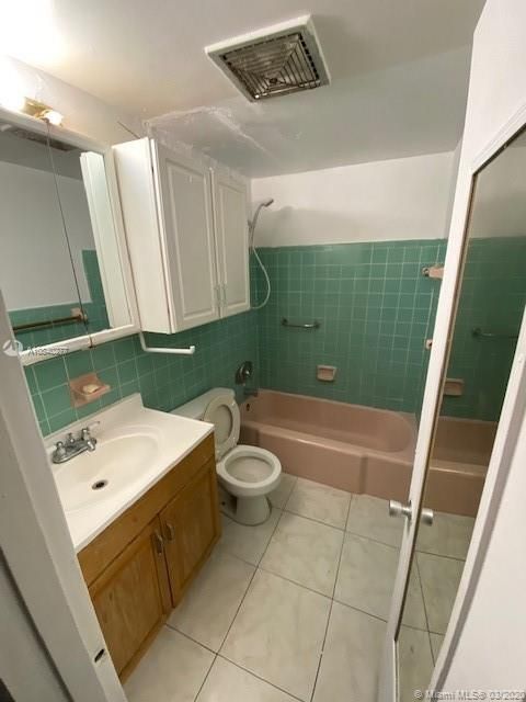 最近租的: $1,150 (2 贝兹, 1 浴室, 900 平方英尺)