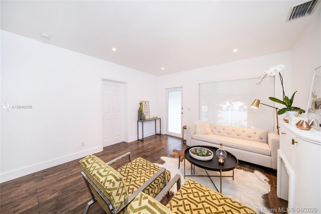 Recently Sold: $569,000 (3 beds, 2 baths, 1658 Square Feet)