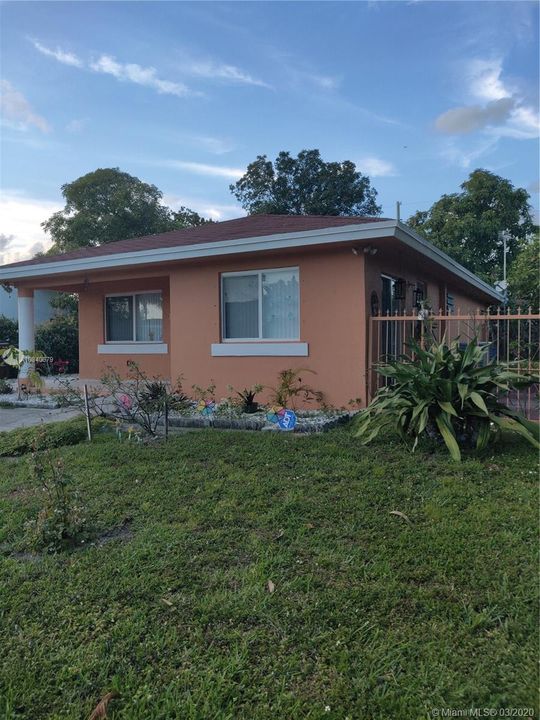Recently Sold: $325,000 (3 beds, 1 baths, 1164 Square Feet)