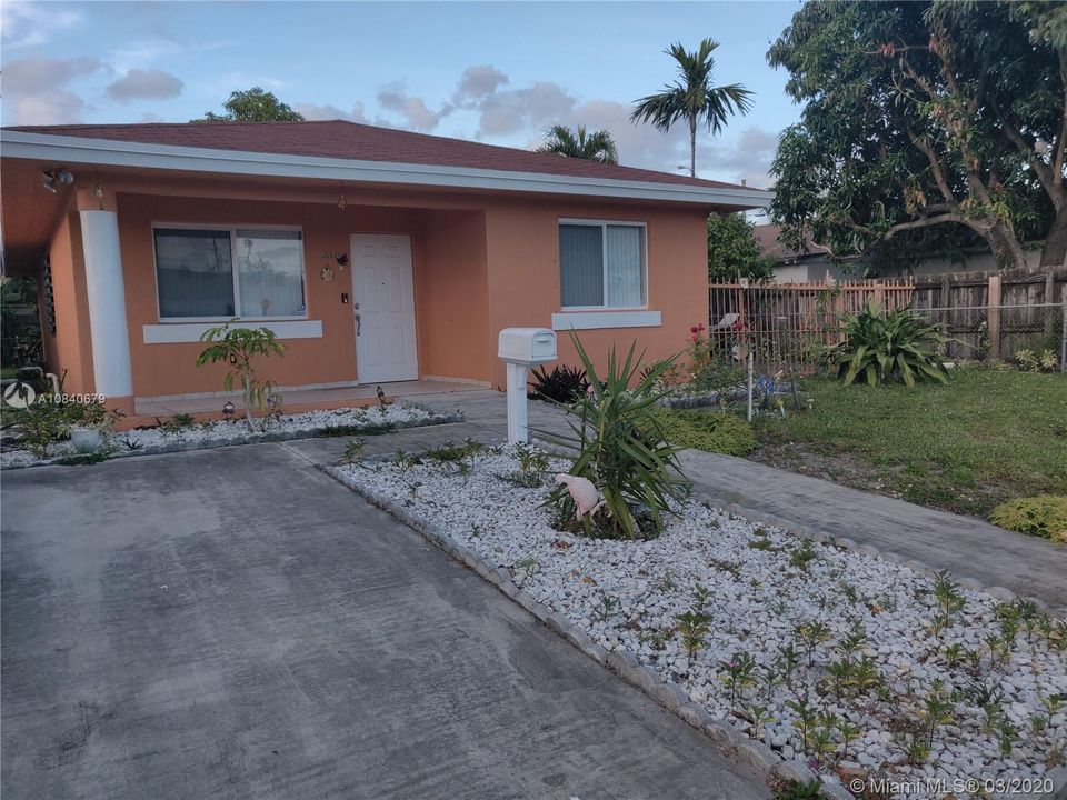 Recently Sold: $325,000 (3 beds, 1 baths, 1164 Square Feet)