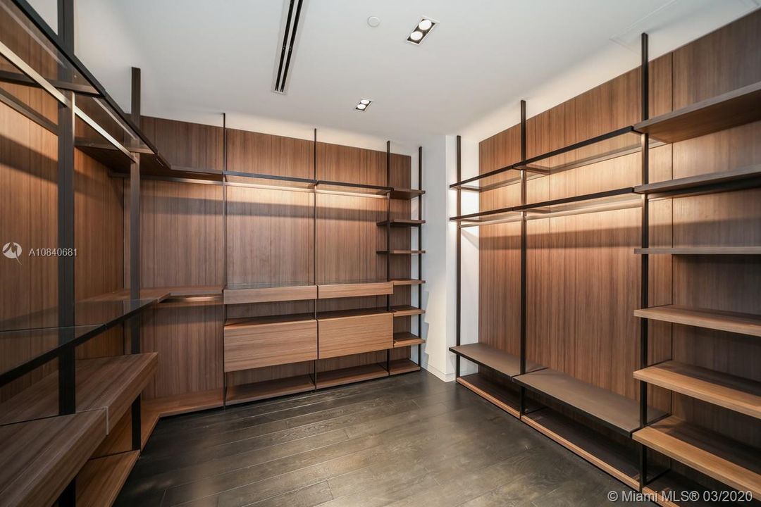 Recientemente alquilado: $18,000 (3 camas, 4 baños, 2703 Pies cuadrados)