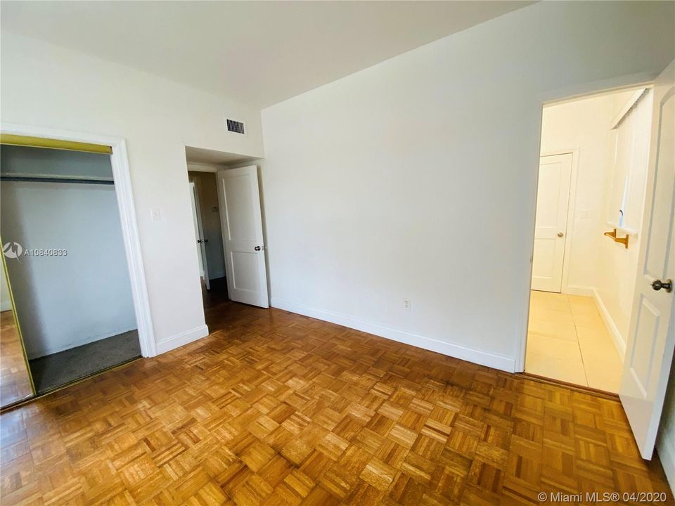 Recently Rented: $1,300 (1 beds, 2 baths, 705 Square Feet)