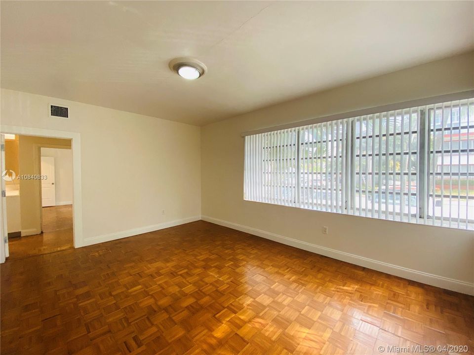 Recently Rented: $1,300 (1 beds, 2 baths, 705 Square Feet)