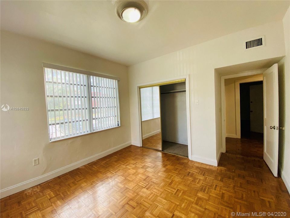 Recently Rented: $1,300 (1 beds, 2 baths, 705 Square Feet)