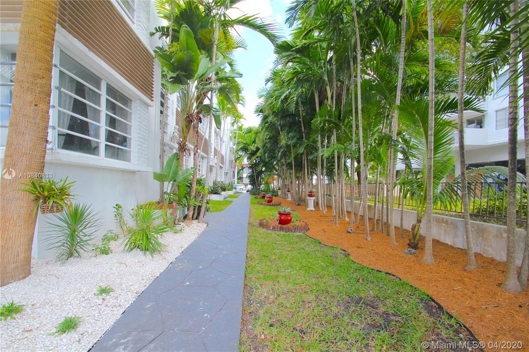 Recently Rented: $1,300 (1 beds, 2 baths, 705 Square Feet)