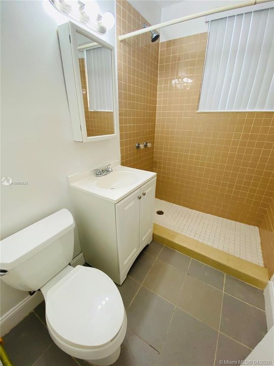 Recently Rented: $1,300 (1 beds, 2 baths, 705 Square Feet)