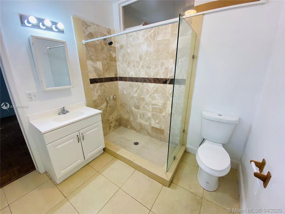 Recently Rented: $1,300 (1 beds, 2 baths, 705 Square Feet)