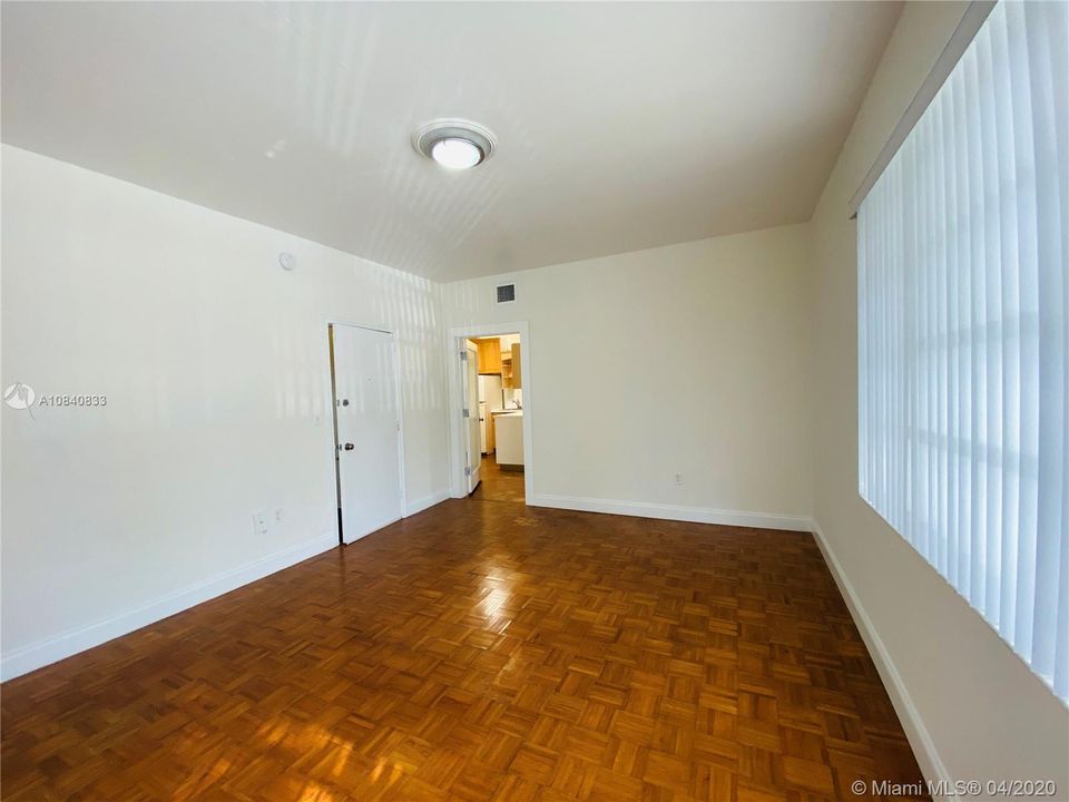Recently Rented: $1,300 (1 beds, 2 baths, 705 Square Feet)