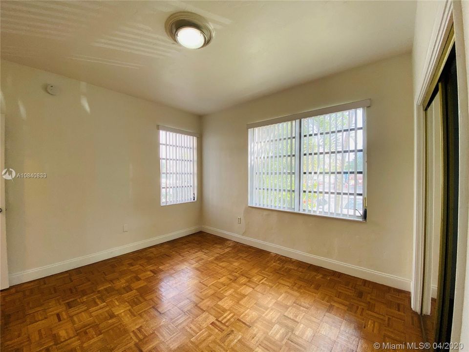Recently Rented: $1,300 (1 beds, 2 baths, 705 Square Feet)