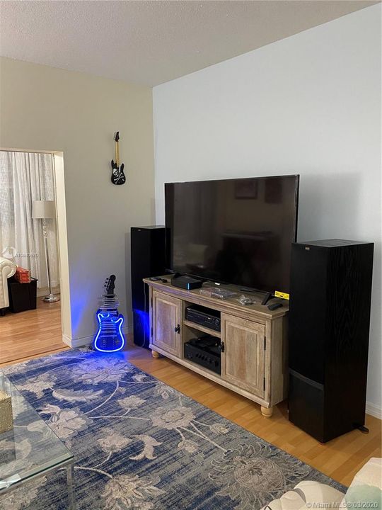 Recently Sold: $85,900 (1 beds, 1 baths, 844 Square Feet)