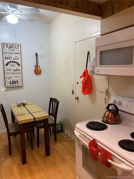 Recently Sold: $85,900 (1 beds, 1 baths, 844 Square Feet)
