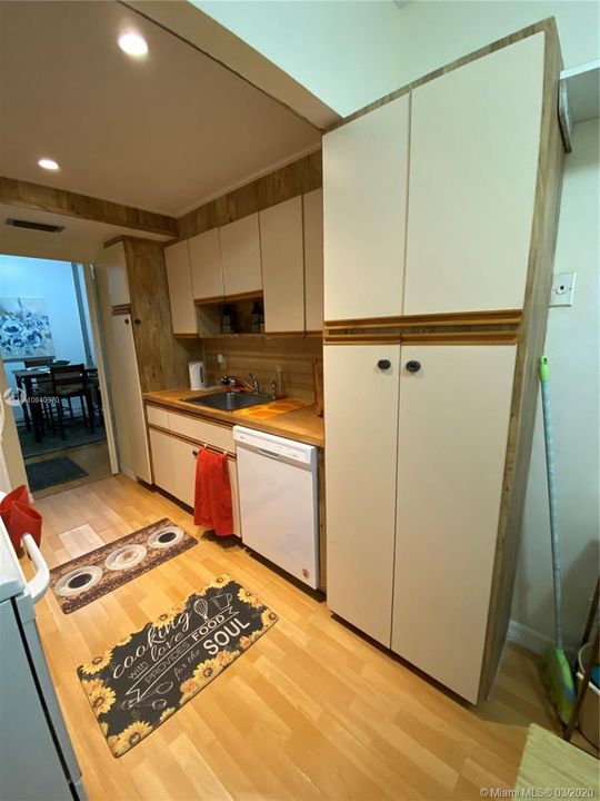 Recently Sold: $85,900 (1 beds, 1 baths, 844 Square Feet)