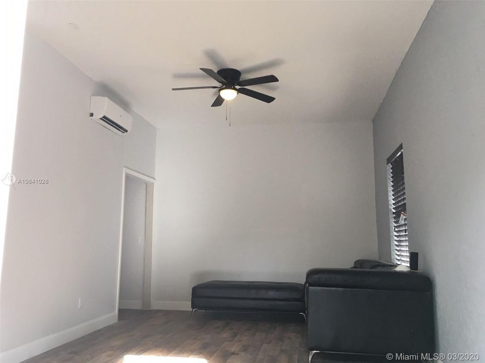 最近租的: $950 (0 贝兹, 1 浴室, 2385 平方英尺)