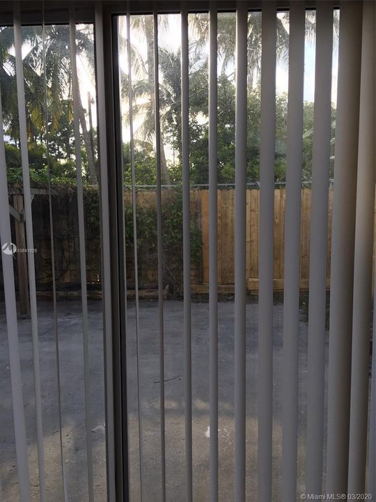 最近租的: $950 (0 贝兹, 1 浴室, 2385 平方英尺)