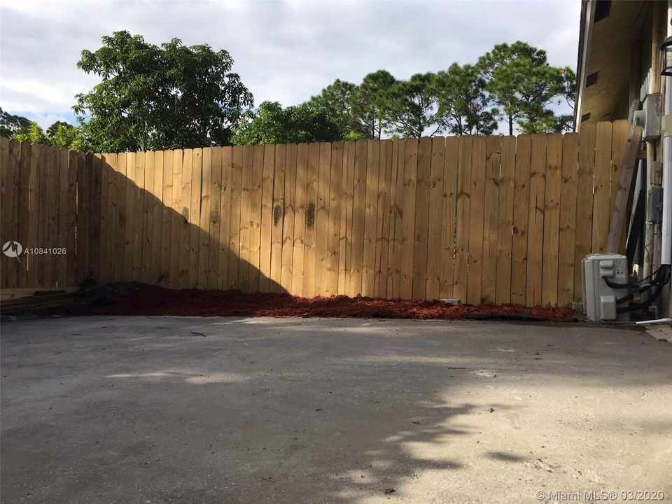 最近租的: $950 (0 贝兹, 1 浴室, 2385 平方英尺)