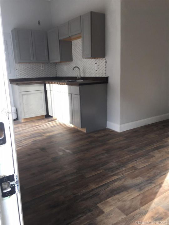 最近租的: $950 (0 贝兹, 1 浴室, 2385 平方英尺)