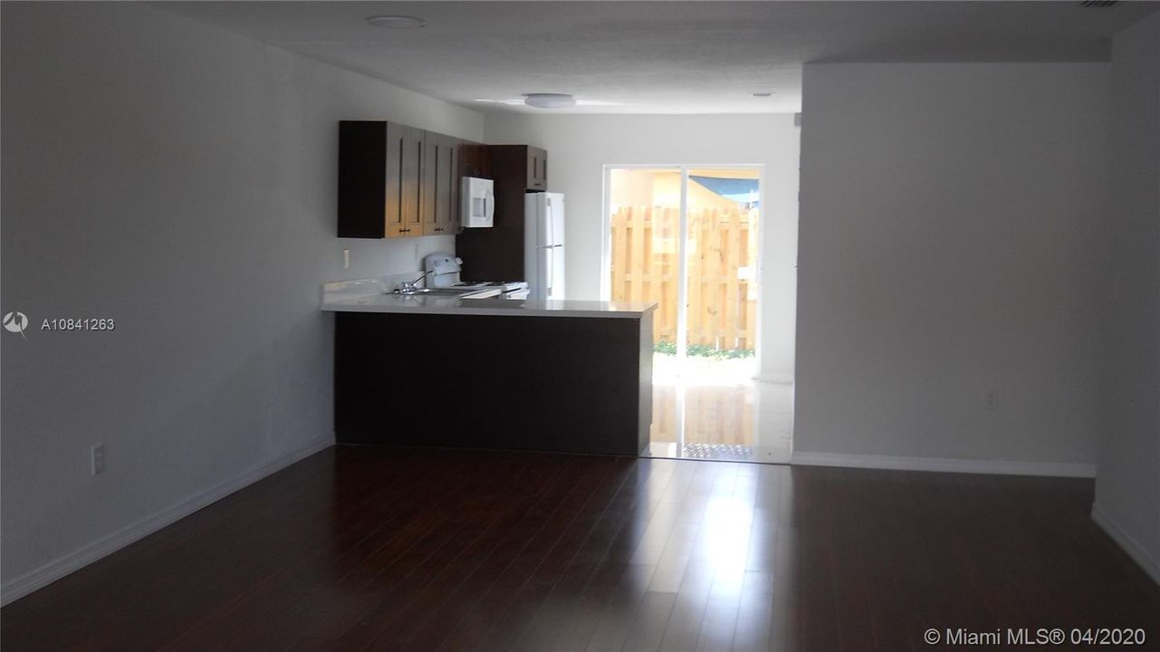 Recientemente alquilado: $1,875 (3 camas, 2 baños, 1284 Pies cuadrados)