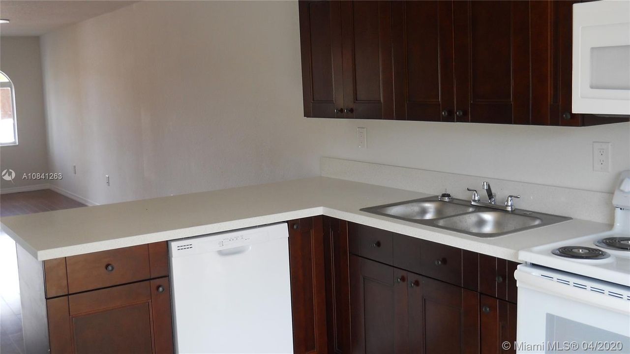 Recientemente alquilado: $1,875 (3 camas, 2 baños, 1284 Pies cuadrados)