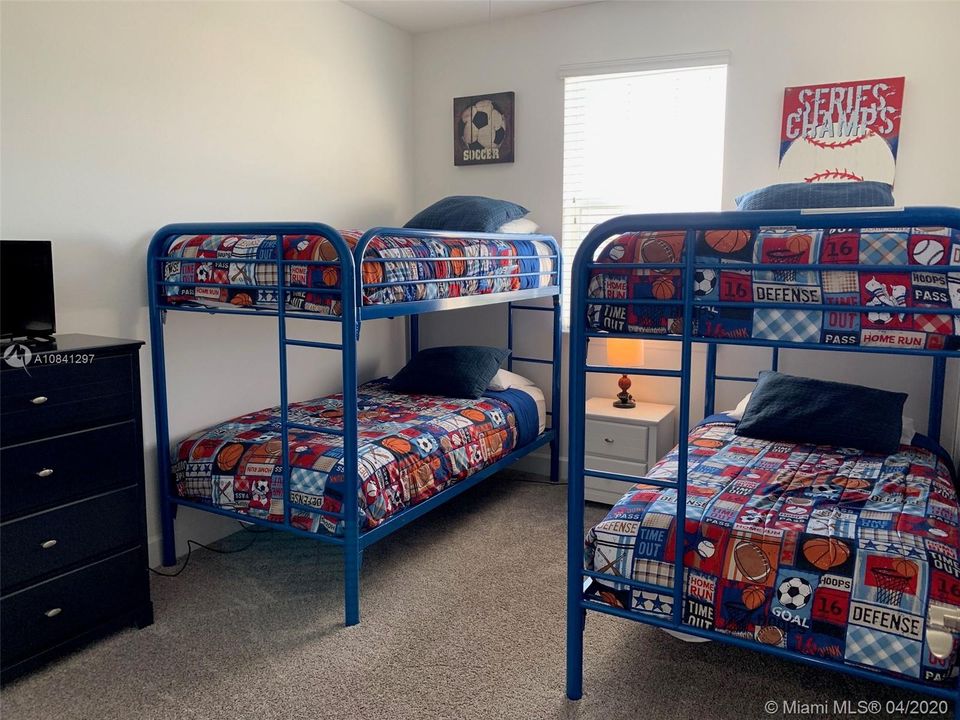 Recientemente alquilado: $1,950 (4 camas, 4 baños, 0 Pies cuadrados)