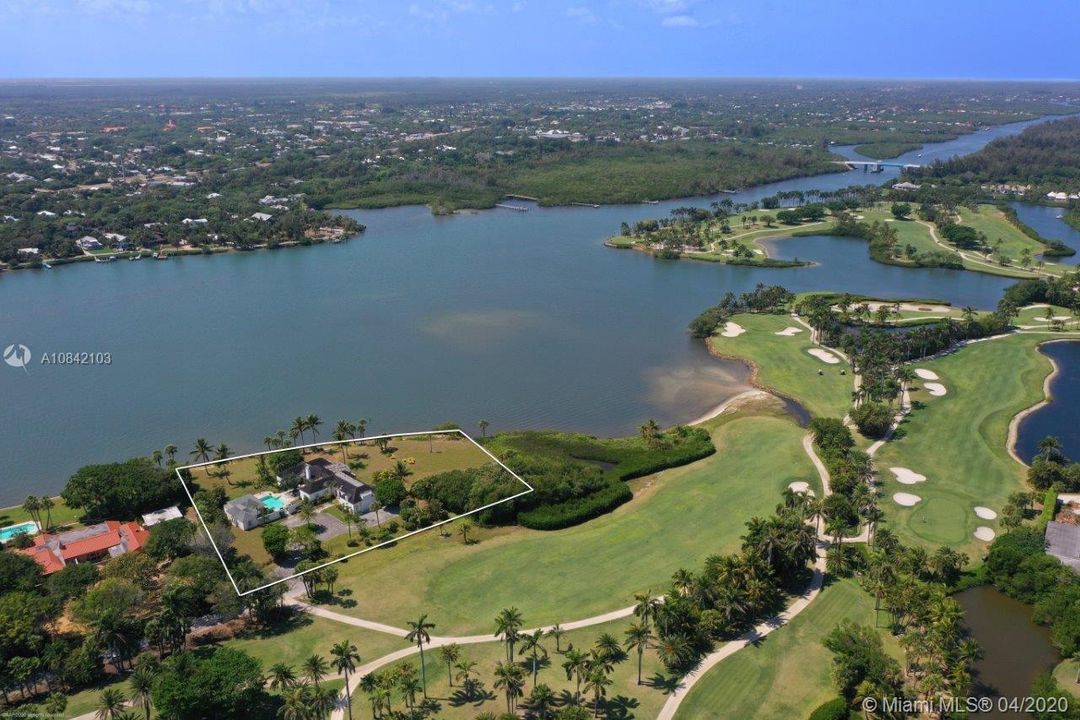 Vendido Recientemente: $5,395,000 (1.60 acres)