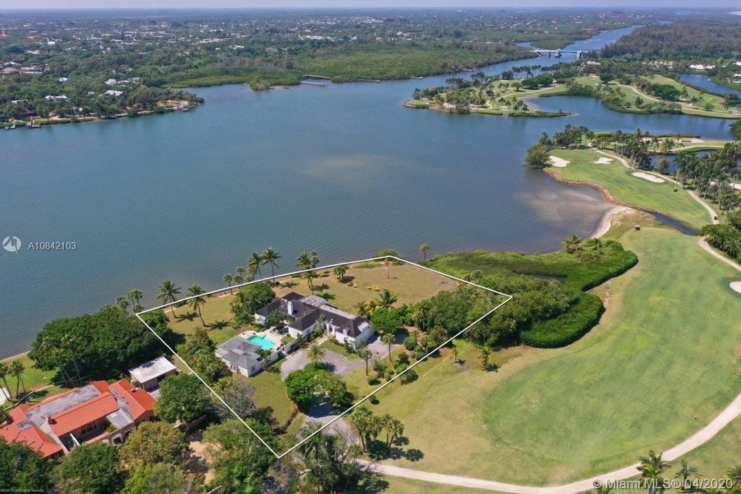 Vendido Recientemente: $5,395,000 (1.60 acres)