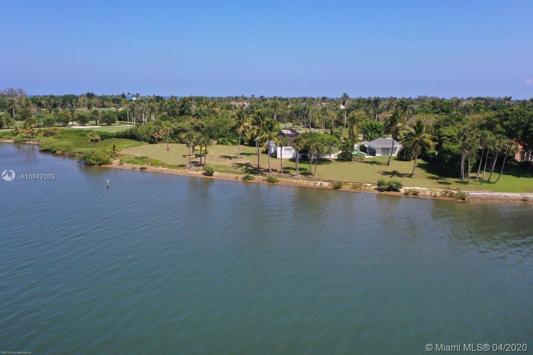 Vendido Recientemente: $5,395,000 (1.60 acres)