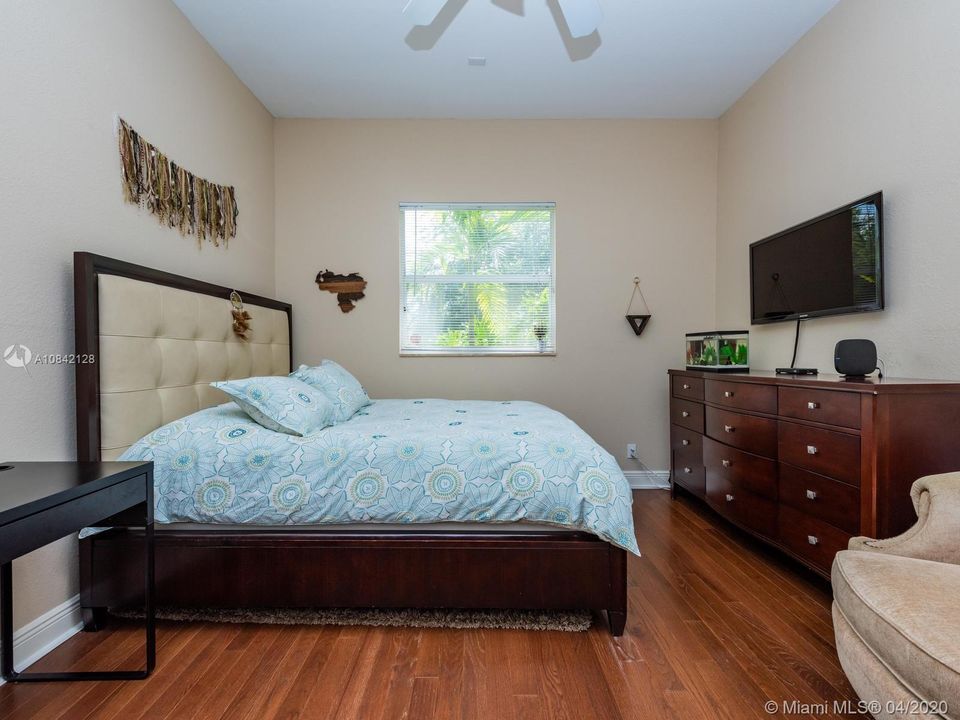 Recientemente alquilado: $7,200 (5 camas, 4 baños, 3396 Pies cuadrados)