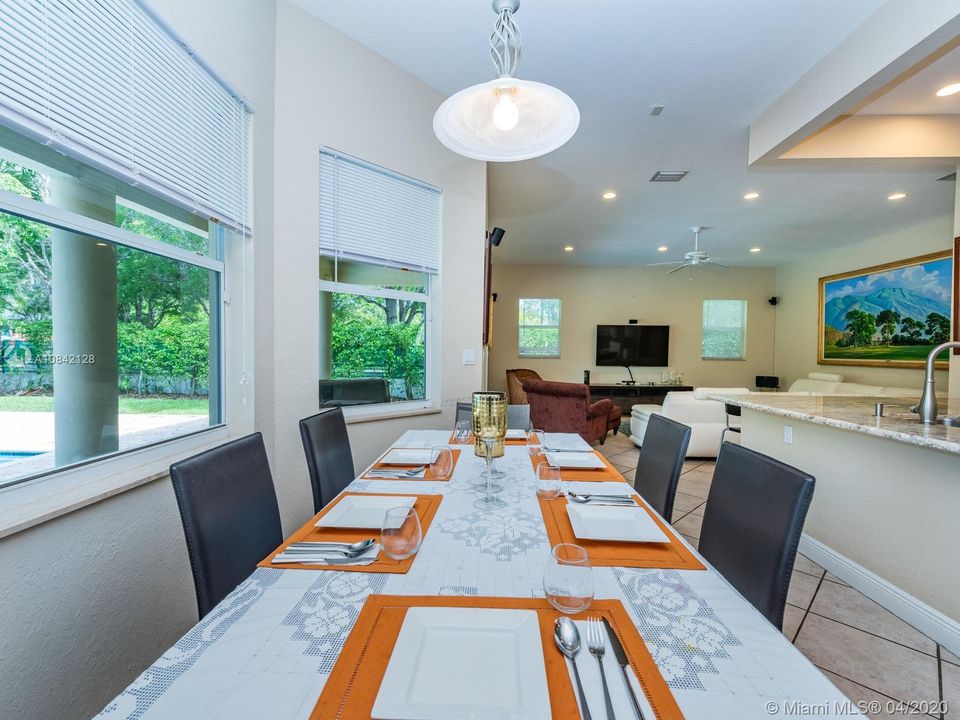 Recientemente alquilado: $7,200 (5 camas, 4 baños, 3396 Pies cuadrados)