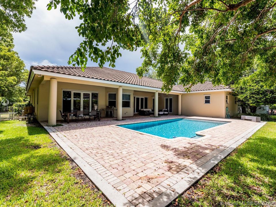 Recientemente alquilado: $7,200 (5 camas, 4 baños, 3396 Pies cuadrados)