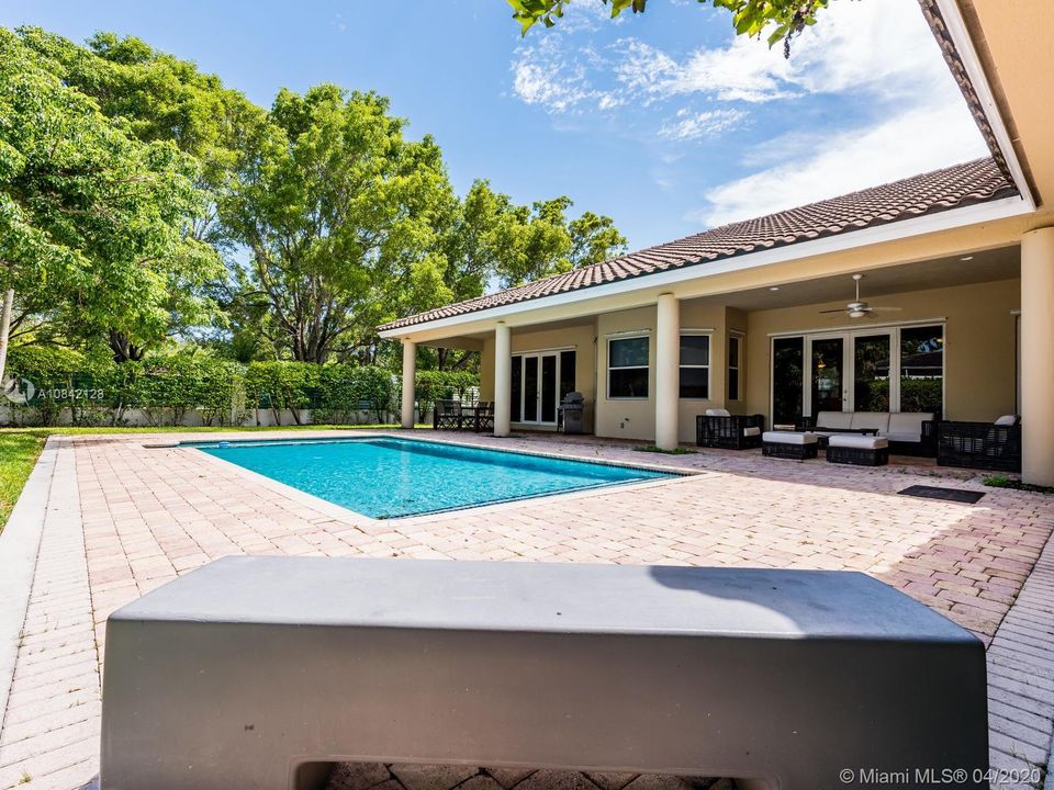 Recientemente alquilado: $7,200 (5 camas, 4 baños, 3396 Pies cuadrados)