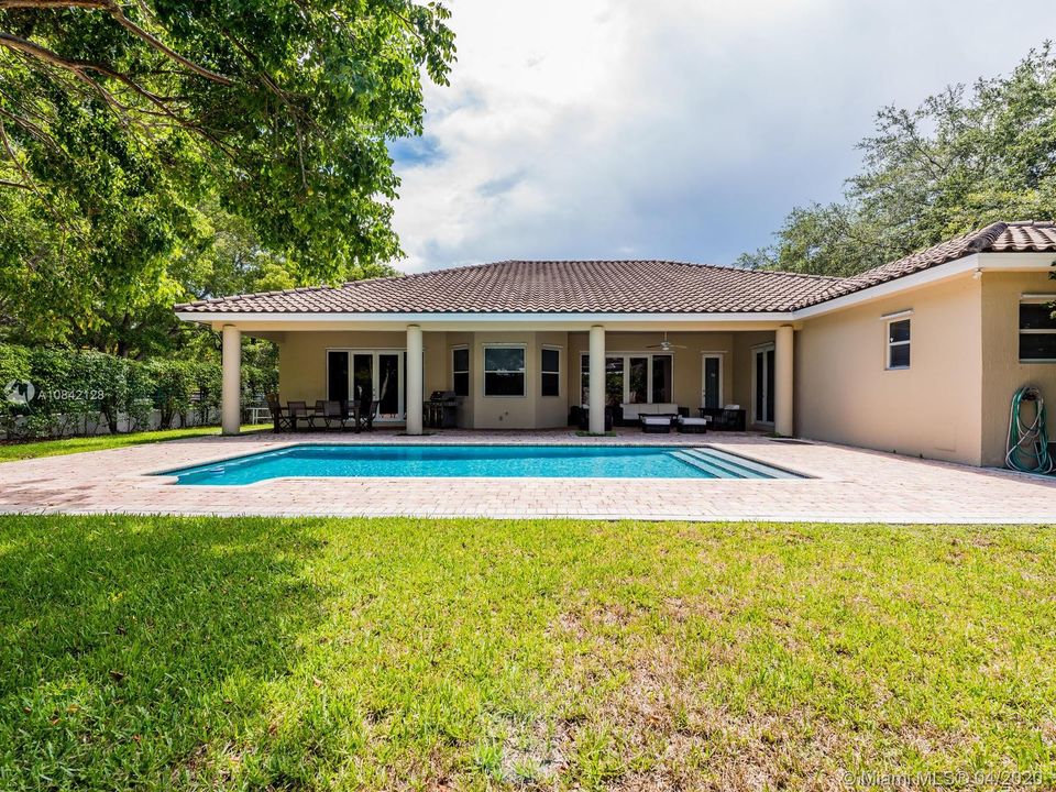 Recientemente alquilado: $7,200 (5 camas, 4 baños, 3396 Pies cuadrados)
