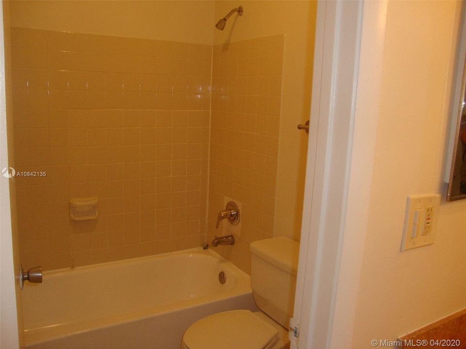 最近租的: $1,395 (2 贝兹, 1 浴室, 844 平方英尺)