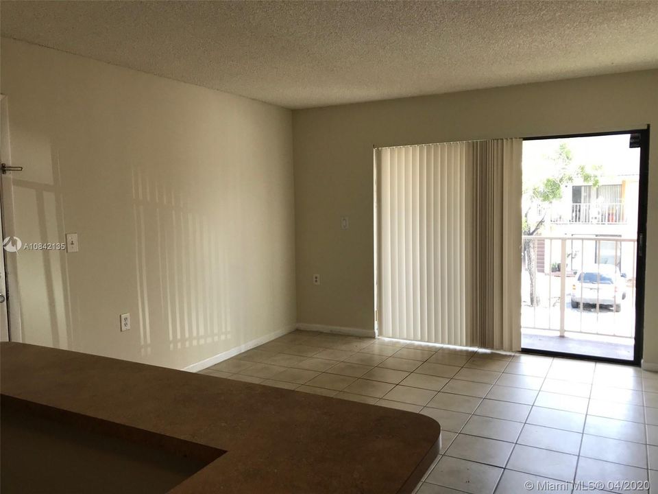 Recently Rented: $1,395 (2 beds, 1 baths, 844 Square Feet)