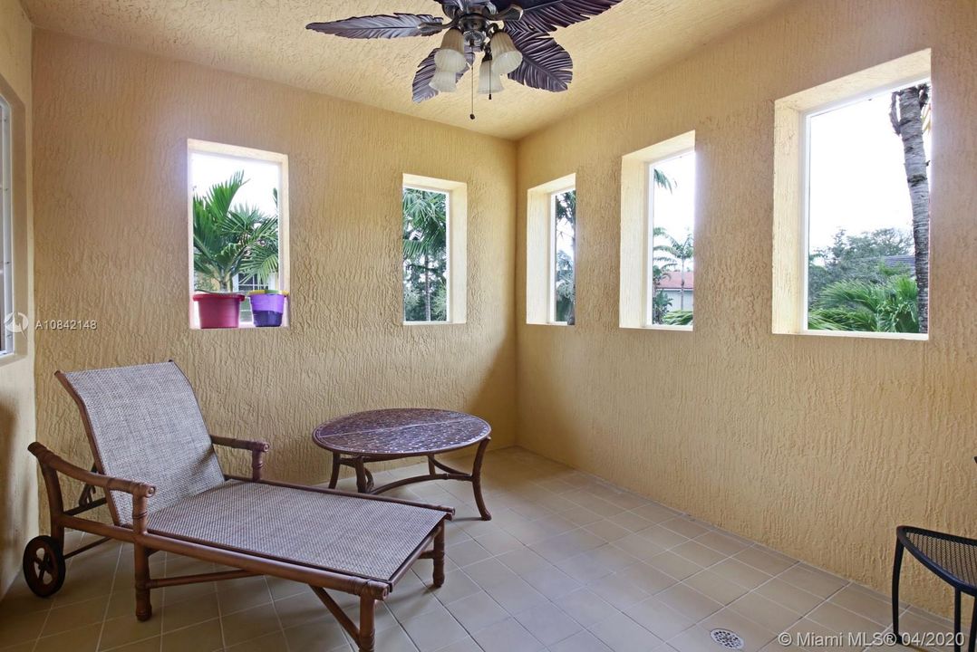 Recently Sold: $800,000 (4 beds, 3 baths, 3960 Square Feet)
